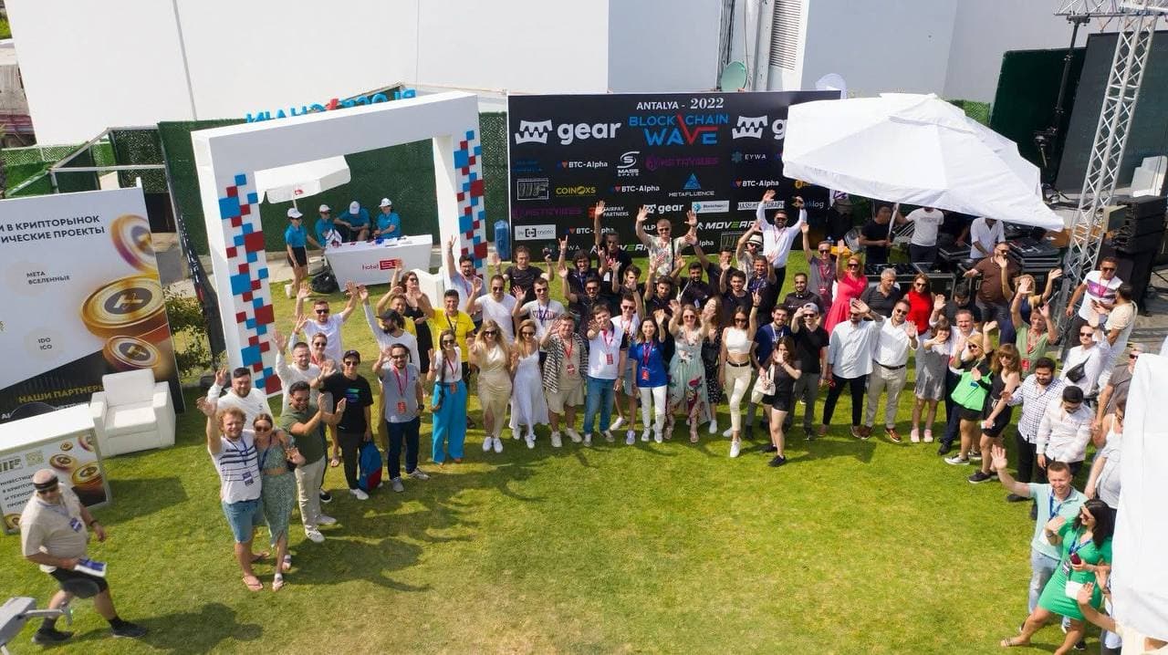 Bakı Konqres Mərkəzi böyük bir qrup insanla